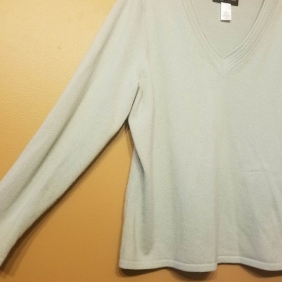 Jones New York | Women's 100% V-Neck Cashmere Sweater (Size 0X) - Picture 5 of 8